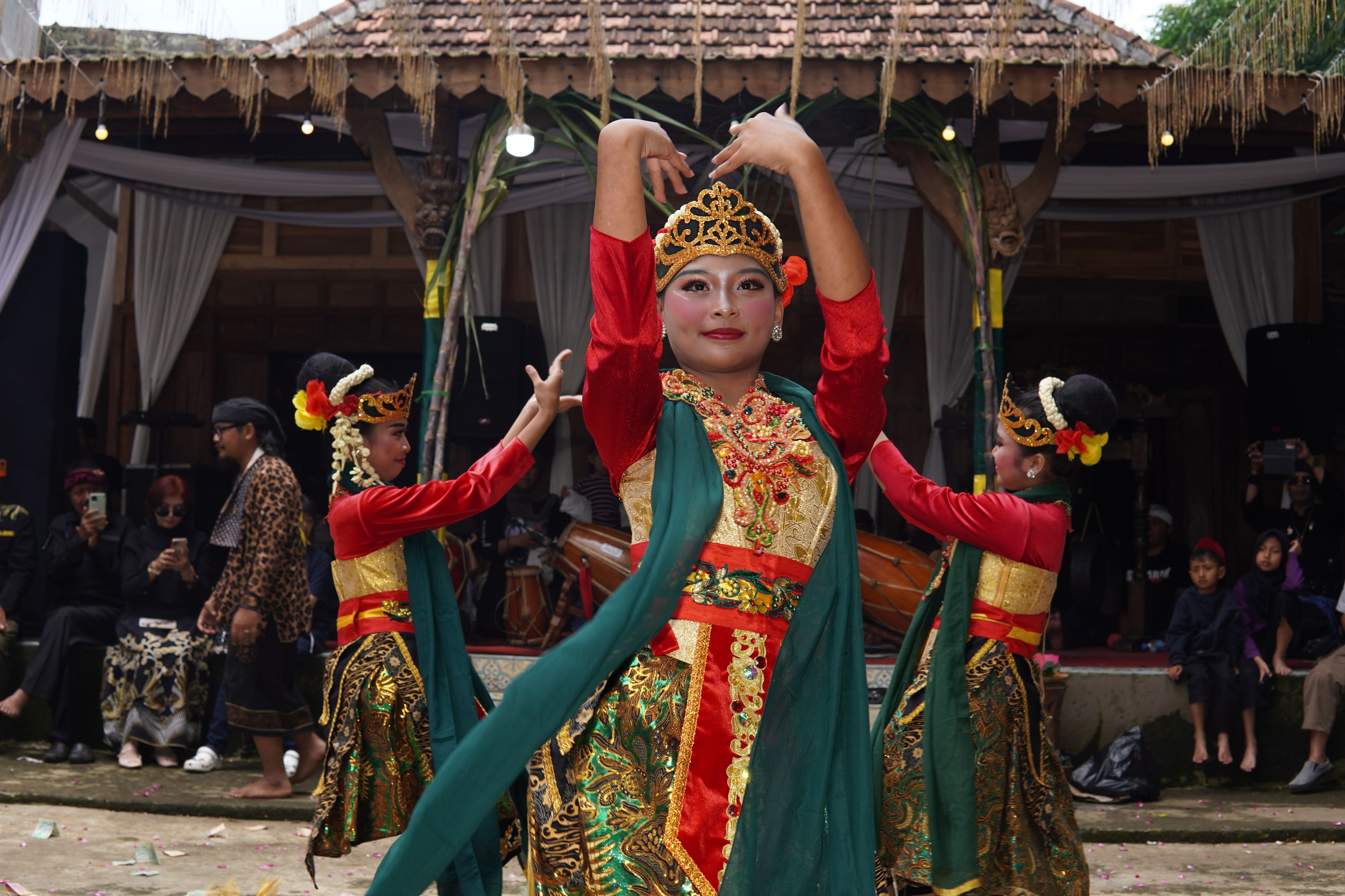 Mengenal Makna Filosofi Tari Pakarena Gantarang di Sinjai Utara