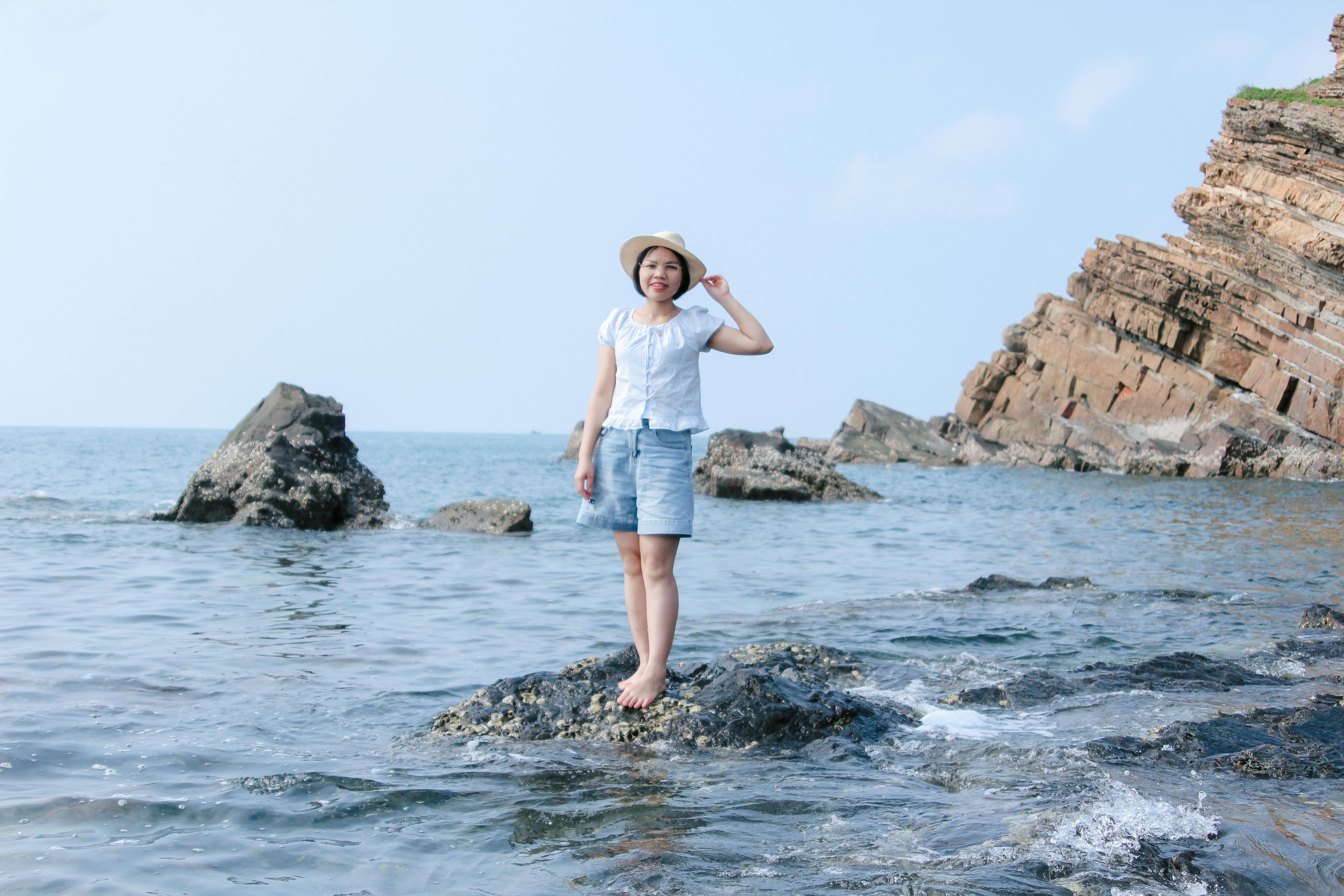 From vintage tops to maxi skirts, build your summer wardrobe with these it girl fashion trends — Photo by Kiều Ngọc Bích on P