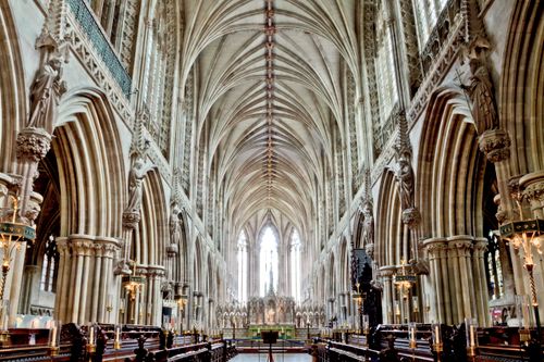 Free Explore the stunning Gothic interior of Lichfield Cathedral with its intricate arches and historic charm. Stock Photo