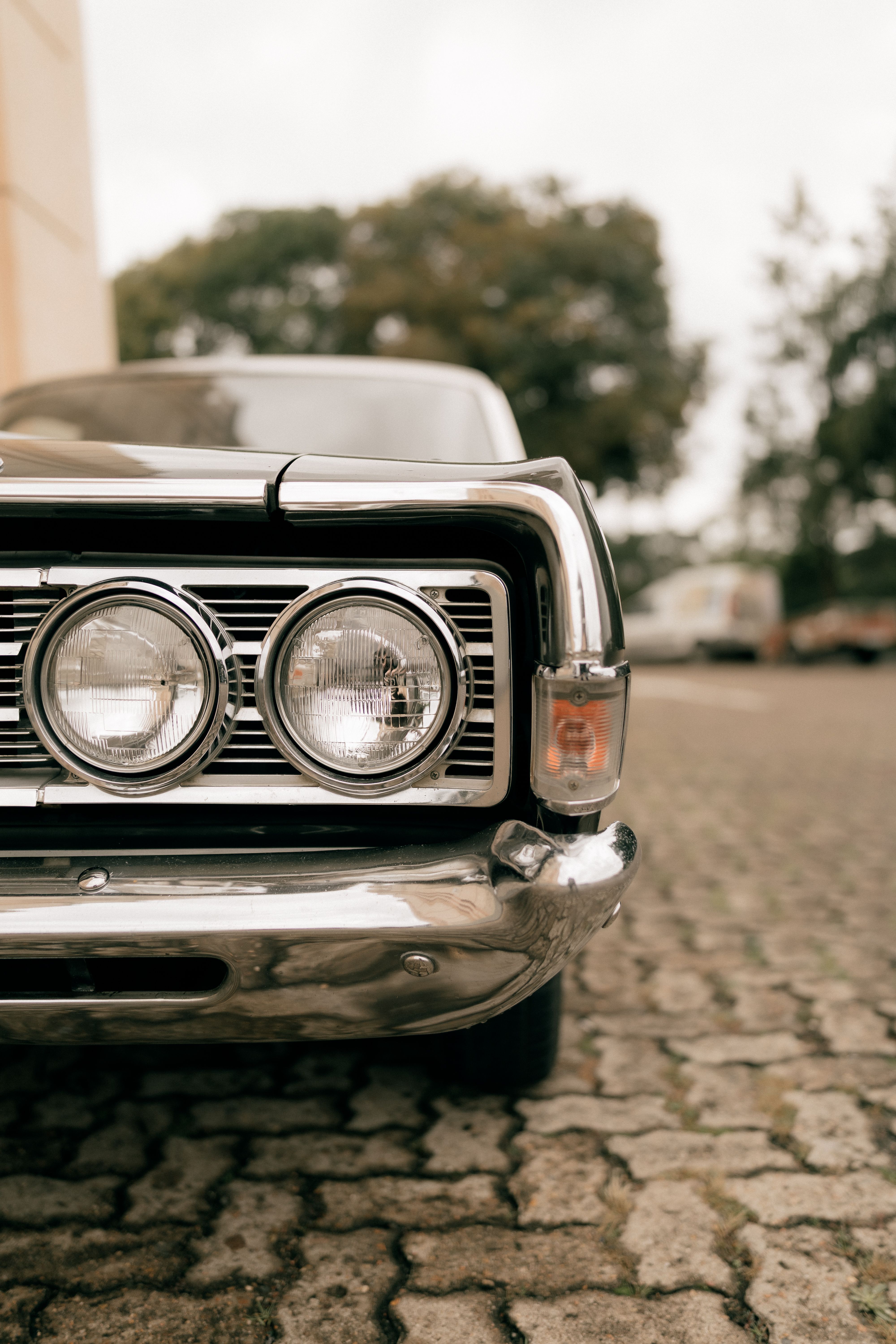Close-Up of Vintage Car Headlights Outdoors · Free Stock Photo