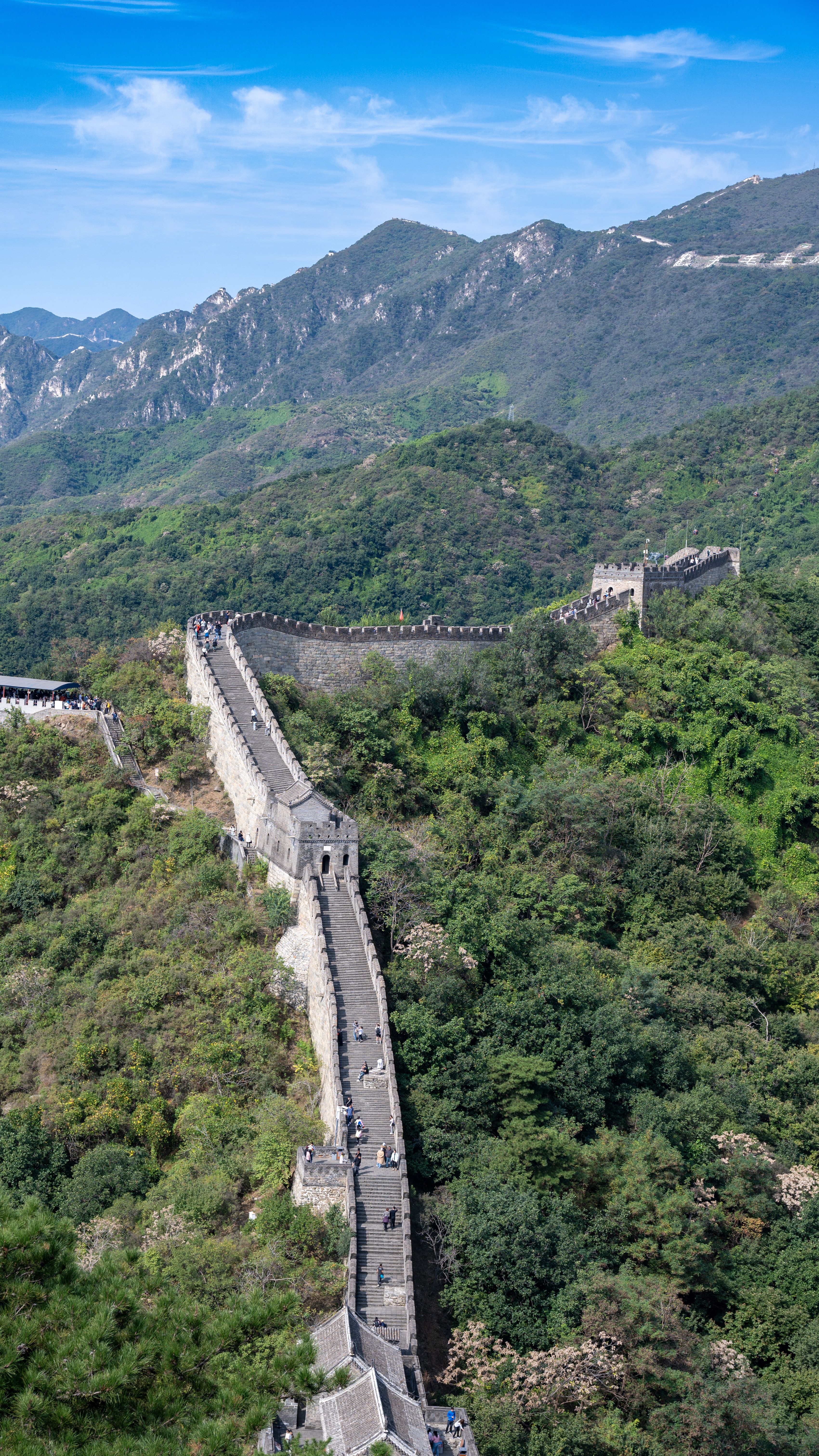 Qué monumentos históricos reciben millones de turistas anualmente