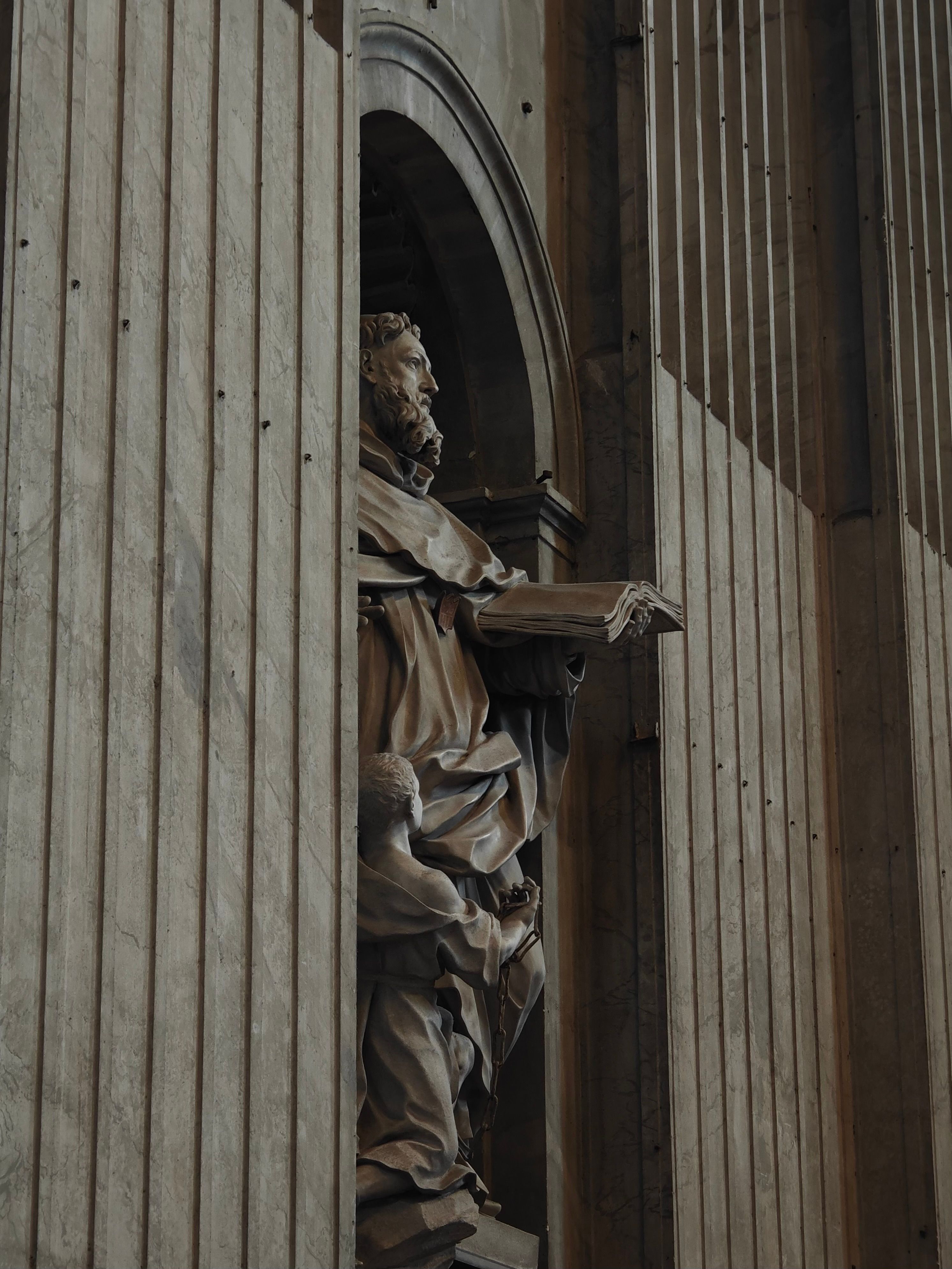 Dramatic Statue Inside St. Peter's Basilica · Free Stock Photo