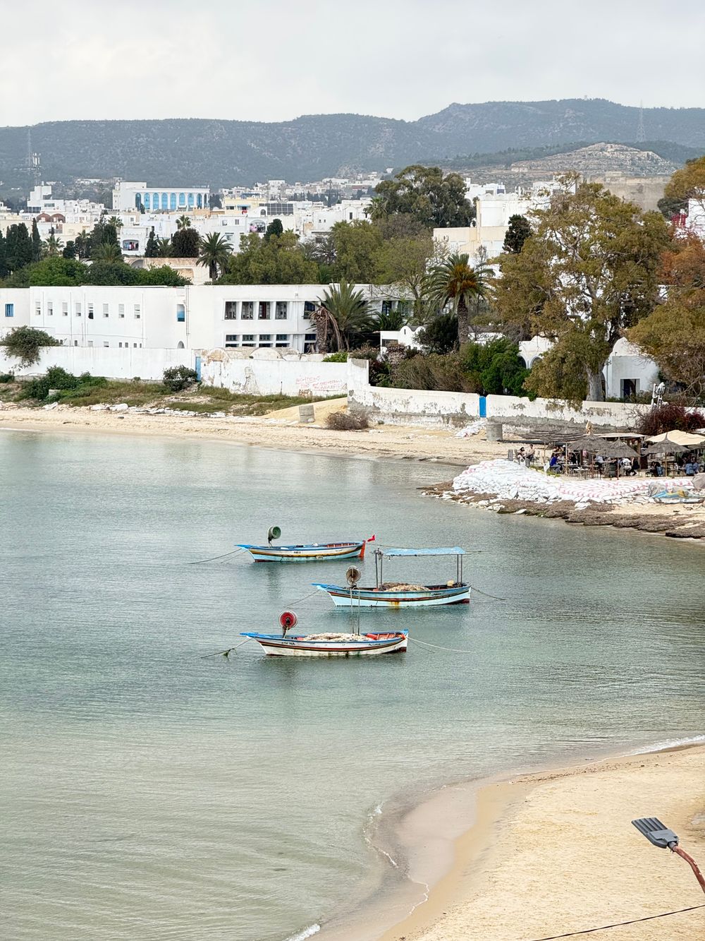Barcos tradicionales en la bahía de Hammamet, Túnez