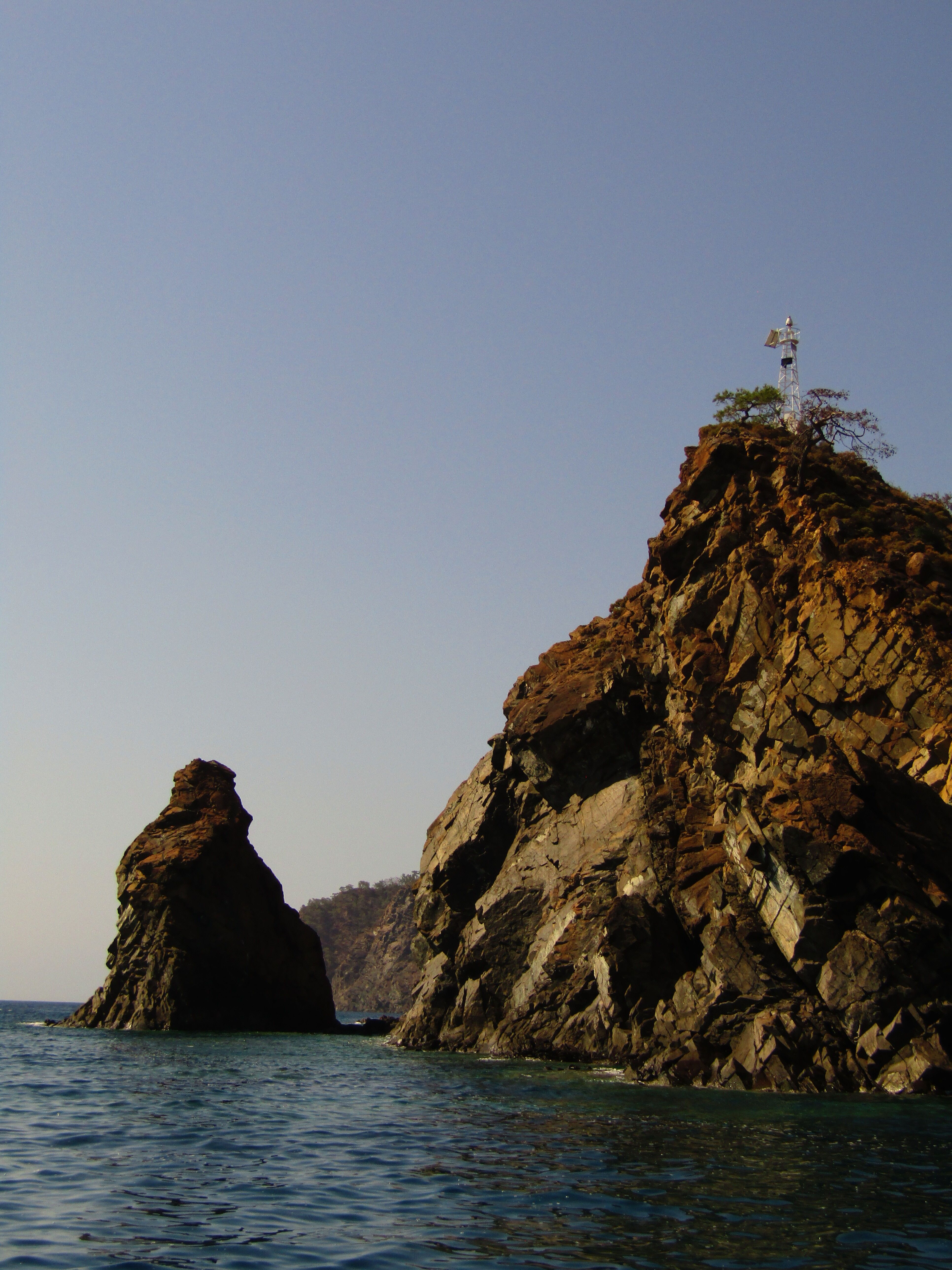 Rocky Coastal Cliffs with Cross and Ocean View · Free Stock Photo