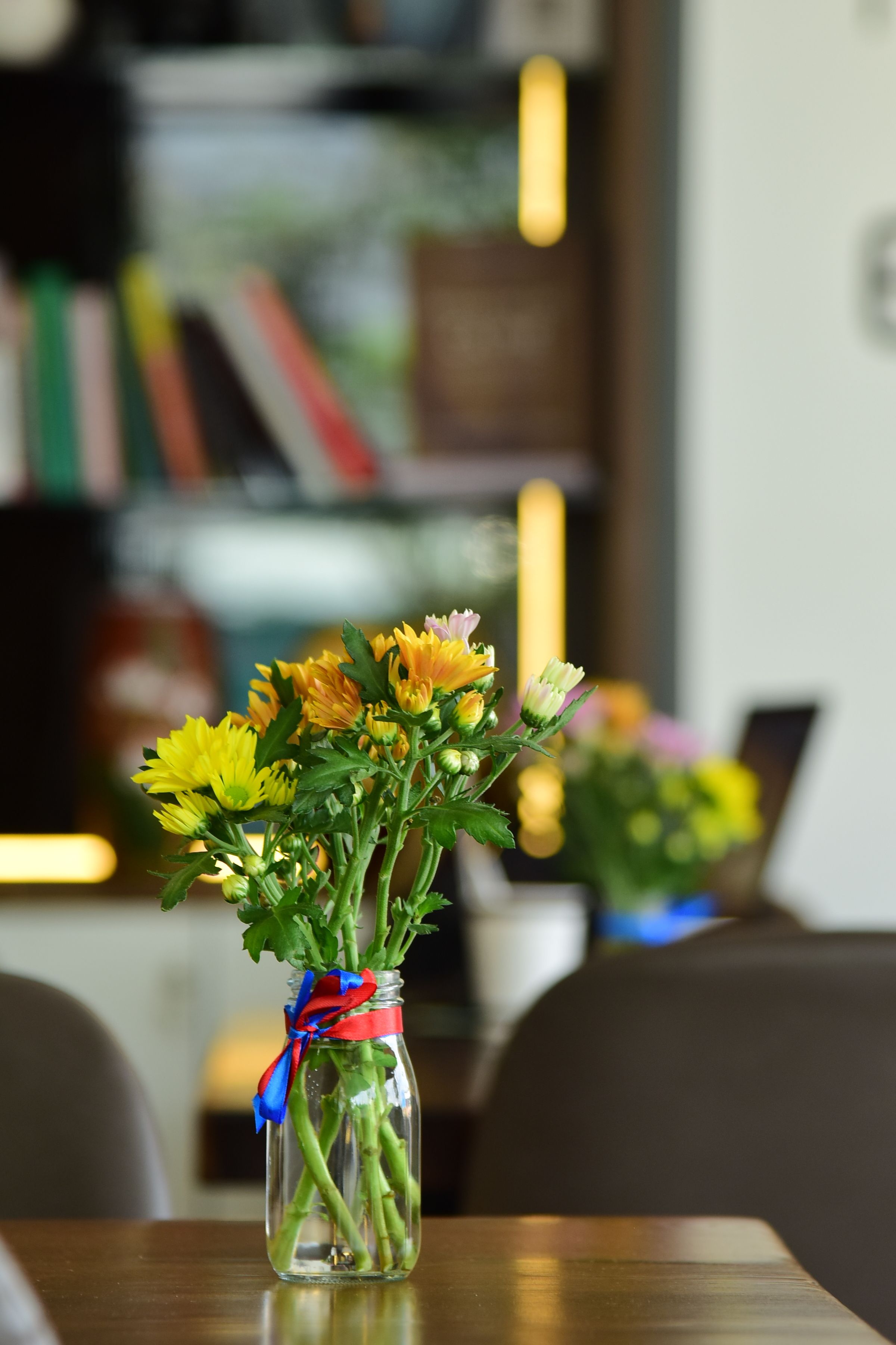 [ColoSach]-a-vibrant-bouquet-of-flowers-in-a-glass-jar-adds-a-touch-of-nature-indoors.