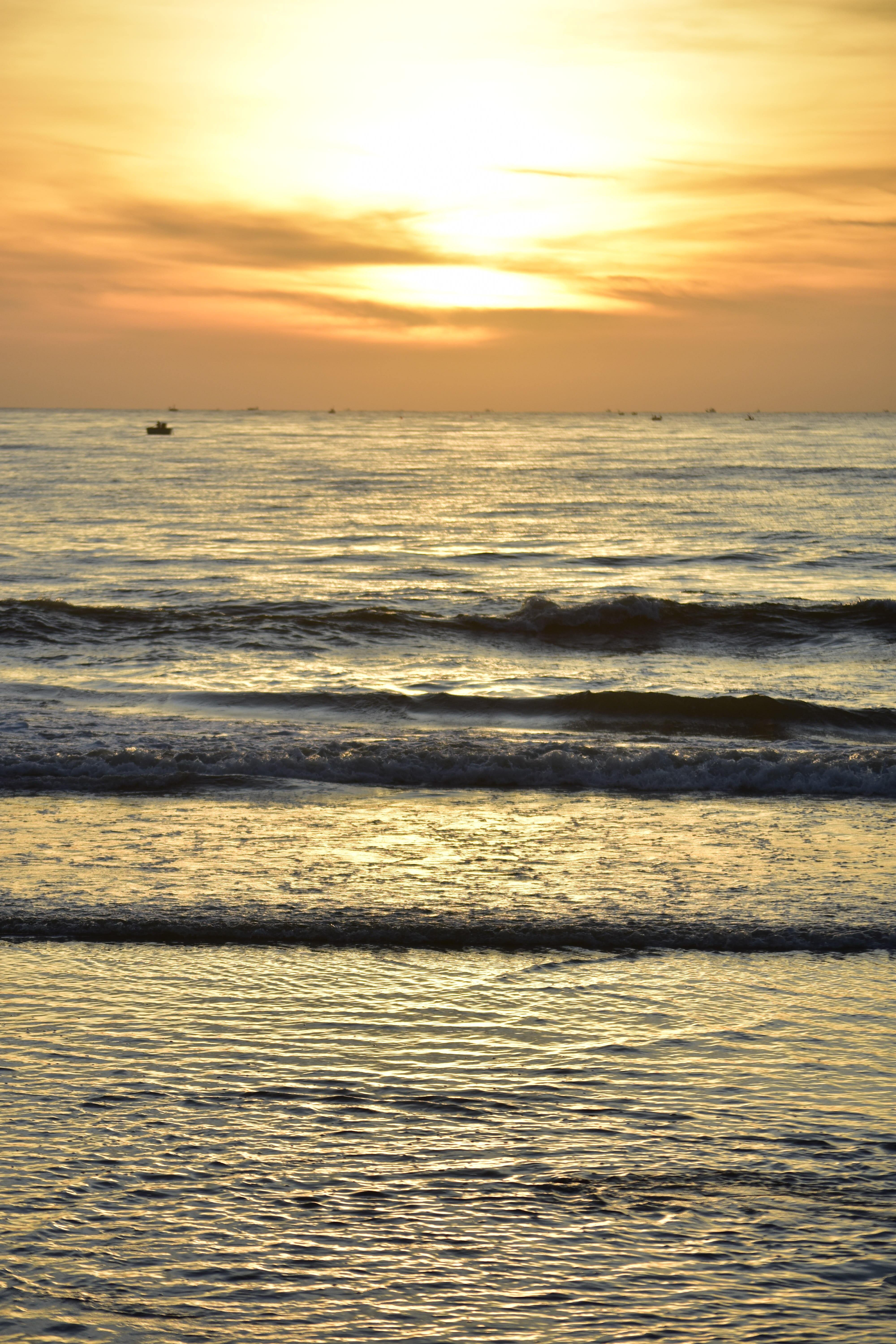 Beautiful sunset over calm ocean waters · Free Stock Photo