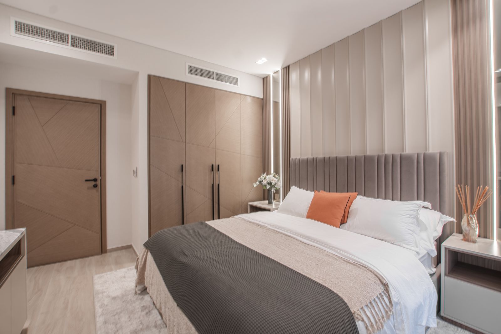 Elegant modern bedroom with soft neutral bedding and a calm atmosphere