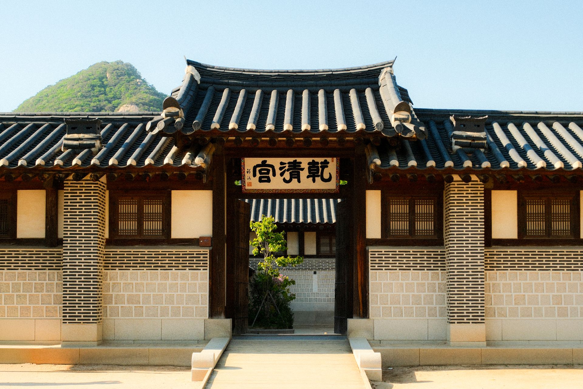 인천공항 장기주차장 차량털이 50대, 구속영장 발부
