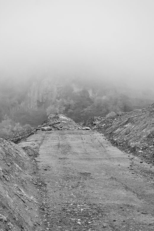 Fog over slopes, photo by Peter Dyllong on Pexels