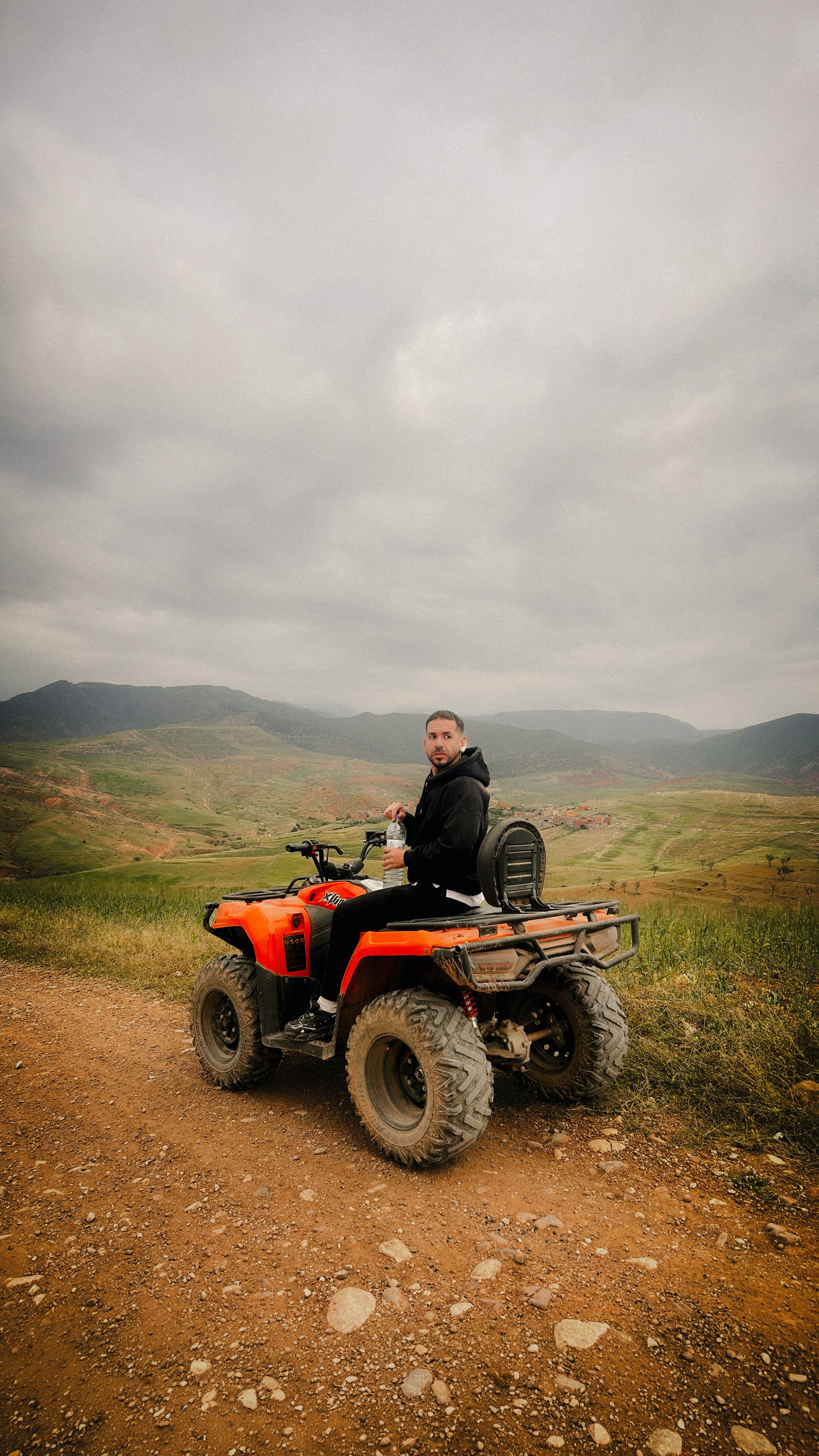 Quad na górskiej trasie