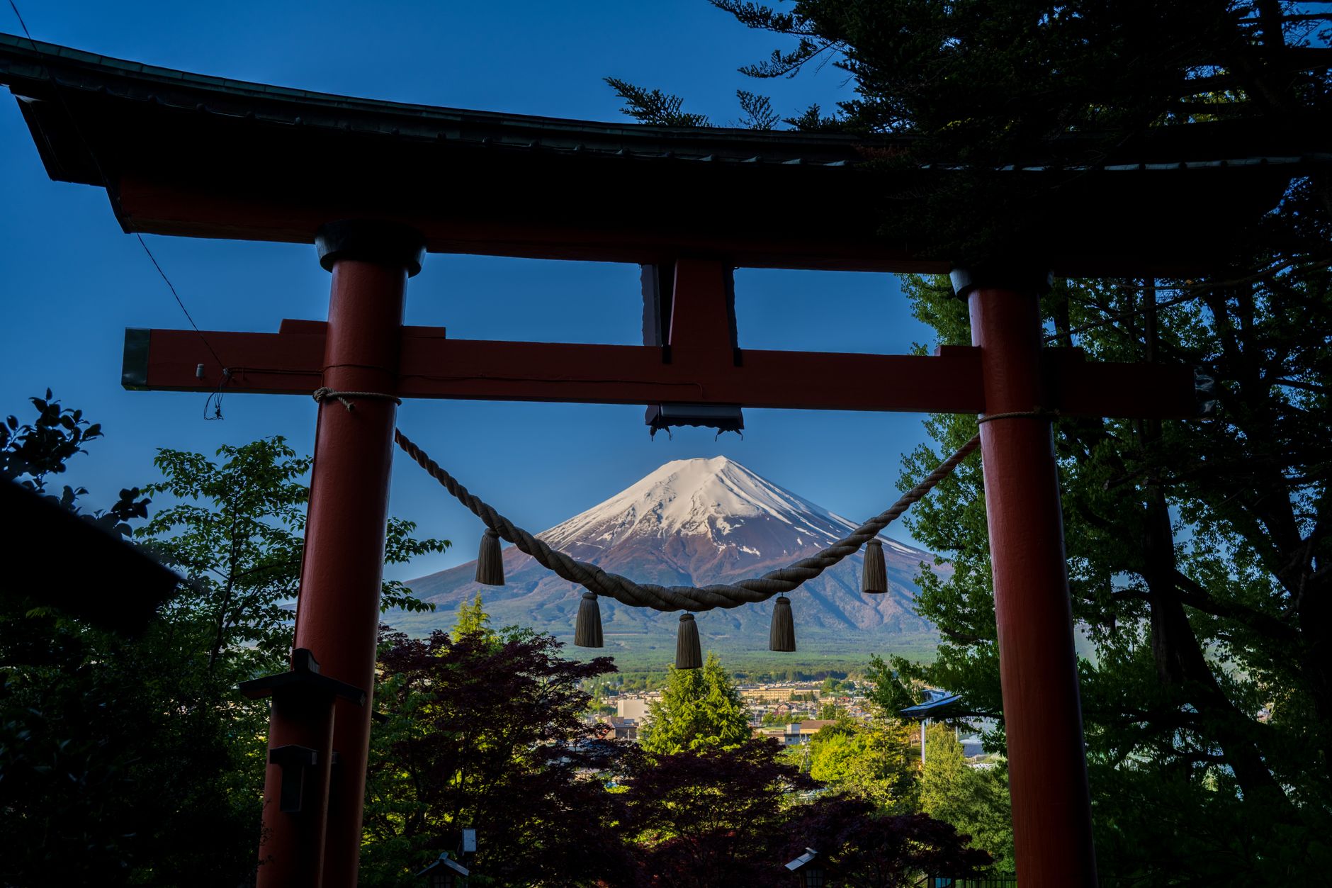 Geheimnisvolle Szene mit Mount Fuji – Anime Art