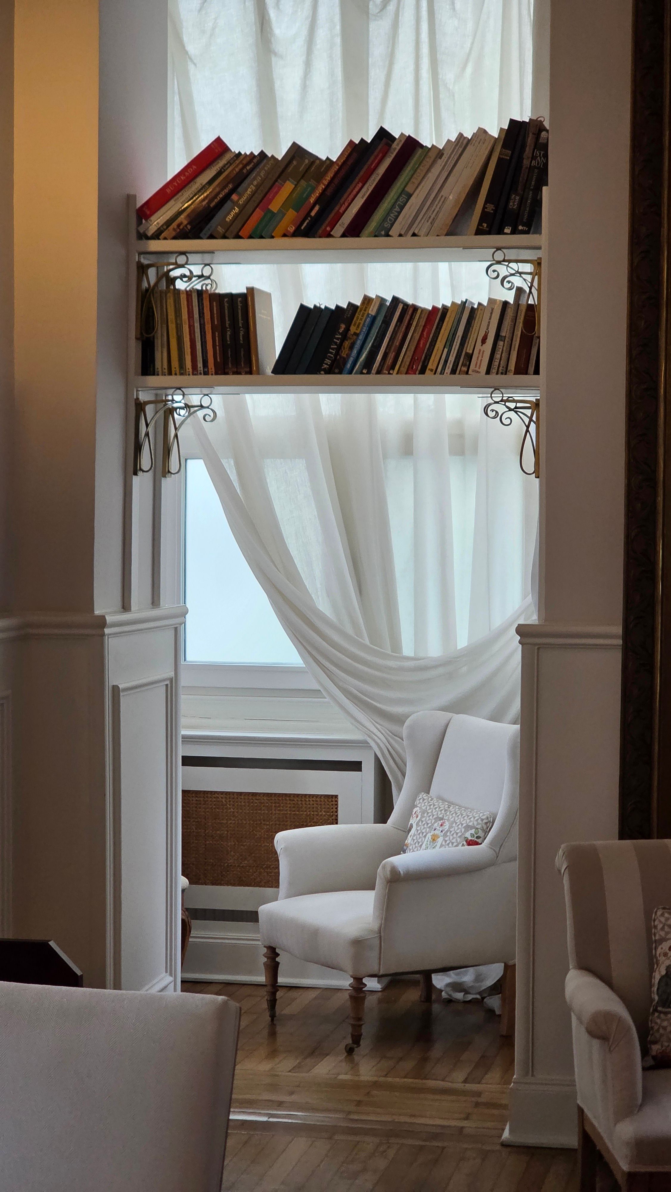 Organiser un coin lecture cosy dans votre salon en 2026 - illustration