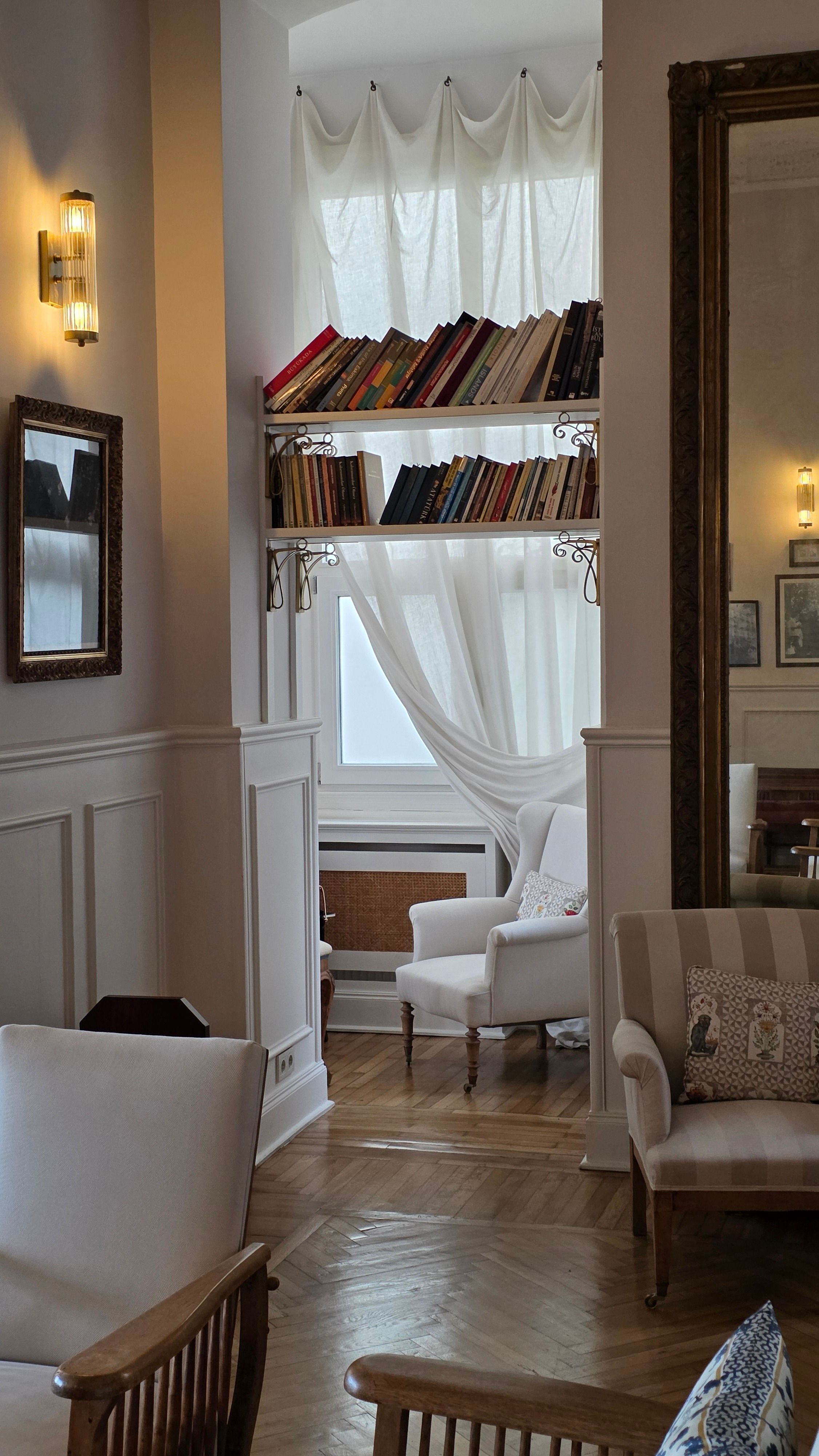 Aménager un coin lecture cosy salon petit espace 