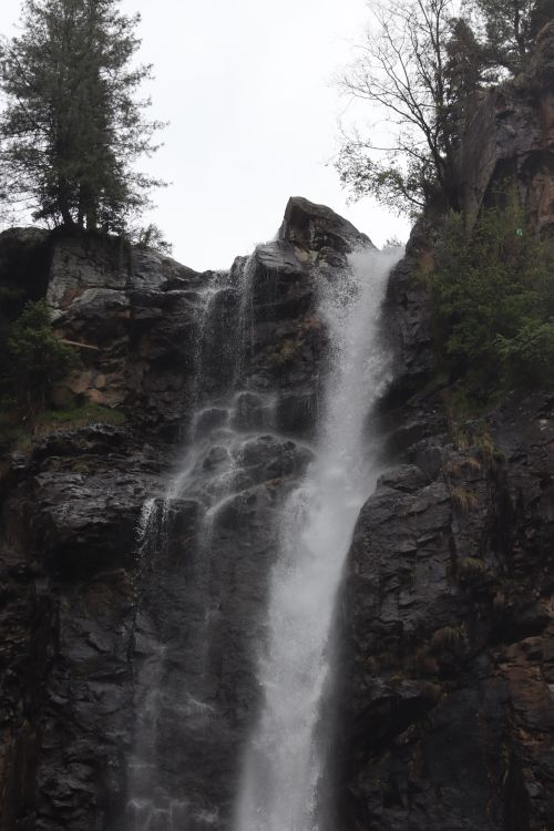 Majestic Waterfall Cascading Down Rocky Cliff · Free Stock Photo