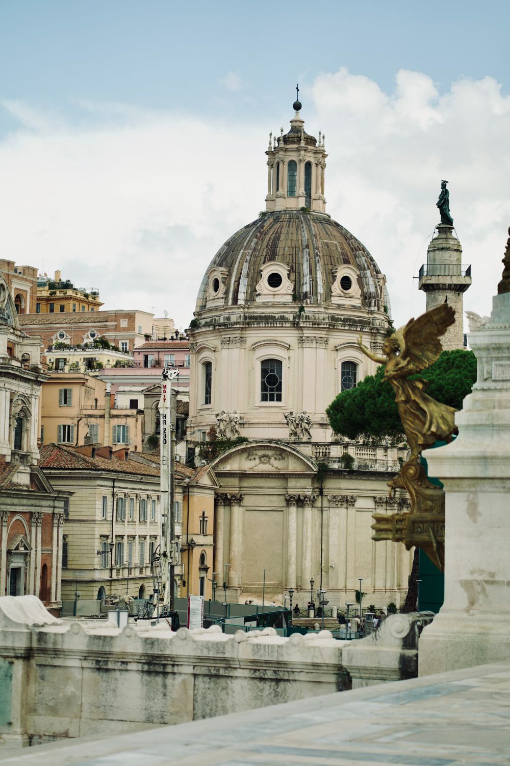 Historic Architecture of Rome with Iconic Domes · Free Stock Photo