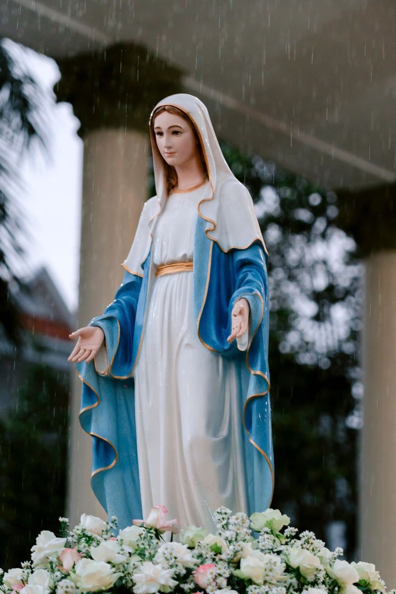 Statue of the Virgin Mary in Blue Cloak · Free Stock Photo
