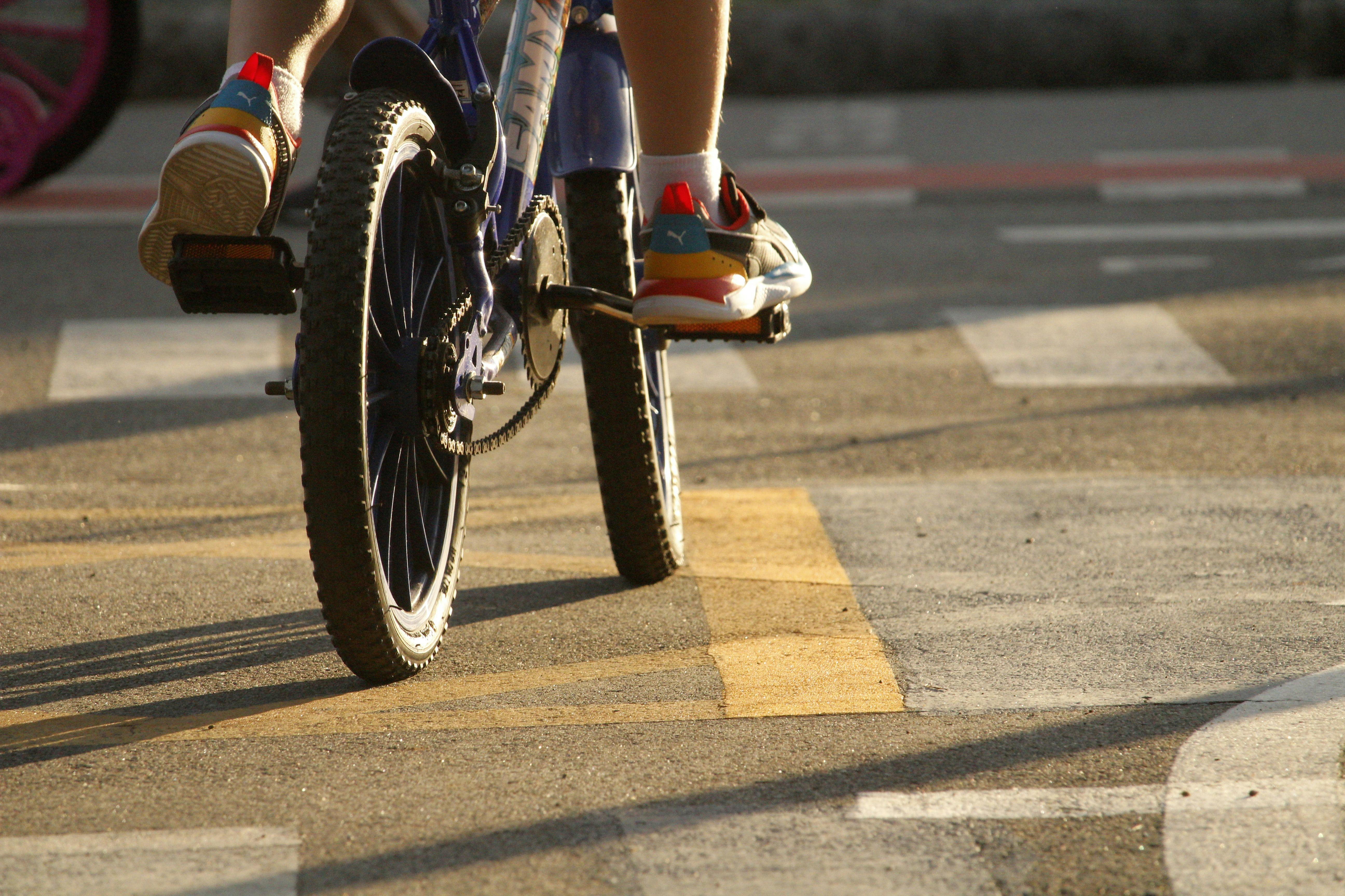 Pedal to the Metal: General Motors Orders Suppliers to Exit China Supply Chains — Photo by Landiva  Weber on Pexels