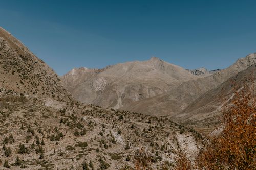 Free Breathtaking view of rocky mountain range in Himachal Pradesh under a clear blue sky. Stock Photo