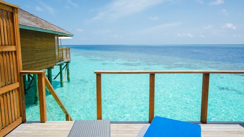 Free Blue and Gray Sun Lounges Near Body of Water Stock Photo