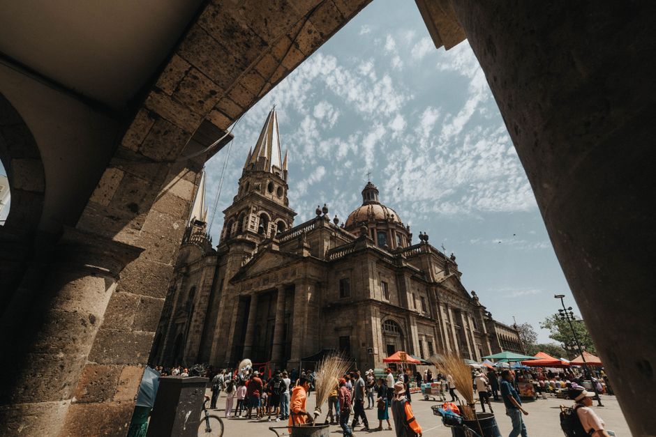 Trouver un travail à Guadalajara : secteurs, recrutement et permis 2026