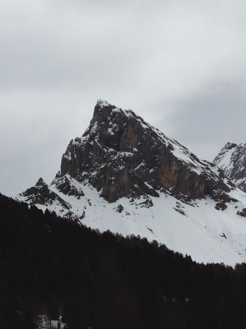 Free Scenic view of snow-covered mountains in Trentino-Alto Adige, Italy. Stock Photo