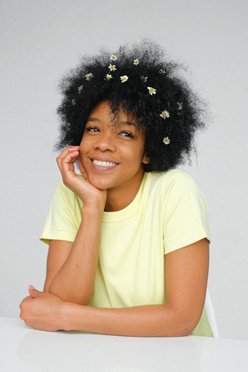 Free Smiling Girl in Green Crew Neck T-shirt Stock Photo