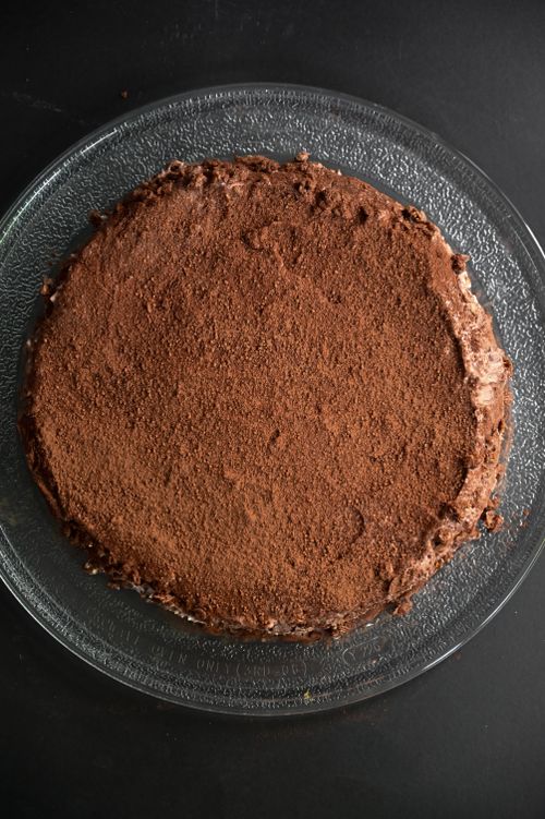 Free Top view of a chocolate cake with cocoa dusting on a glass plate. Stock Photo