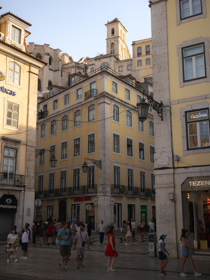 Rua de Lisboa ao pôr do sol