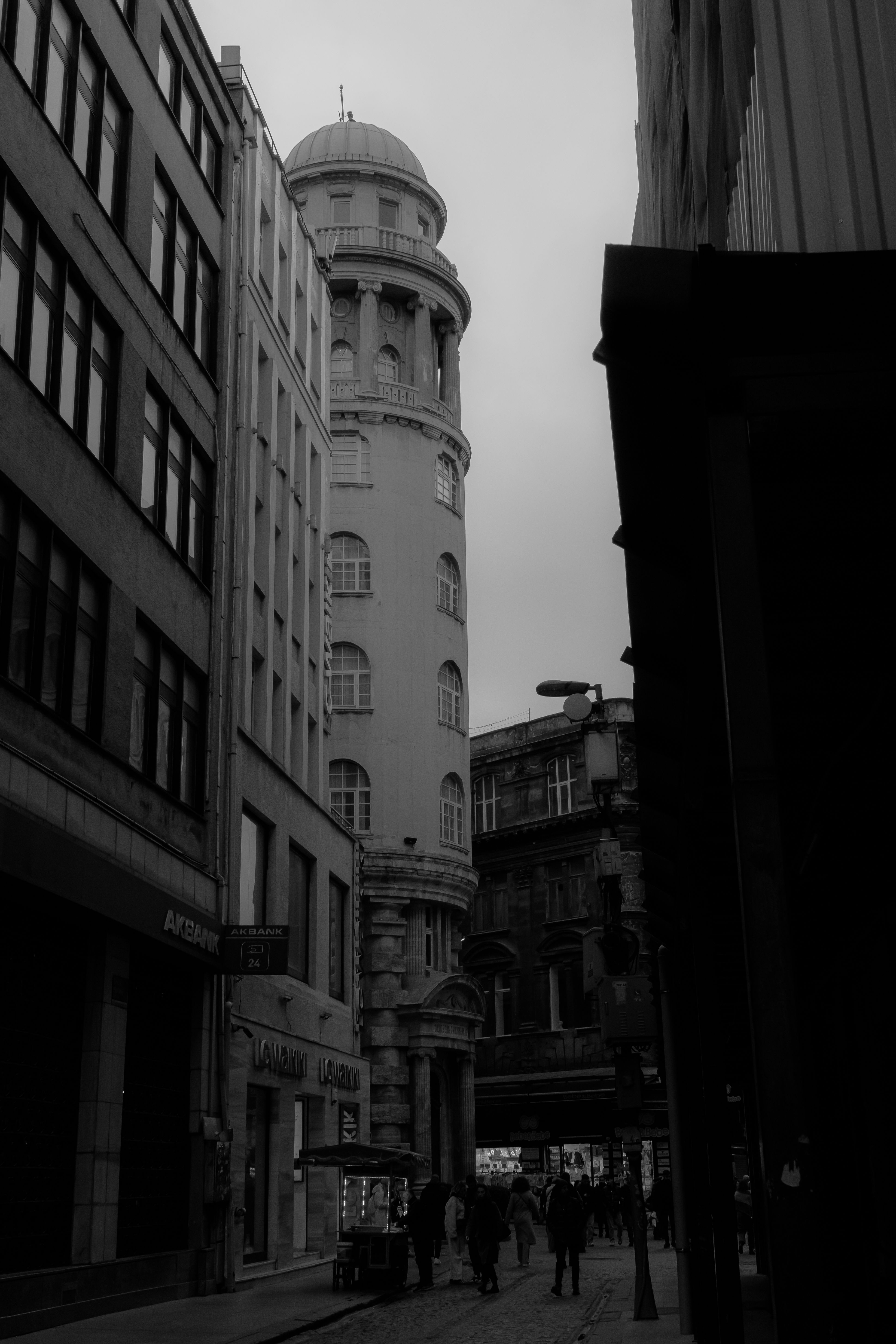 Monochrome Street View of Istanbul Architecture · Free Stock Photo