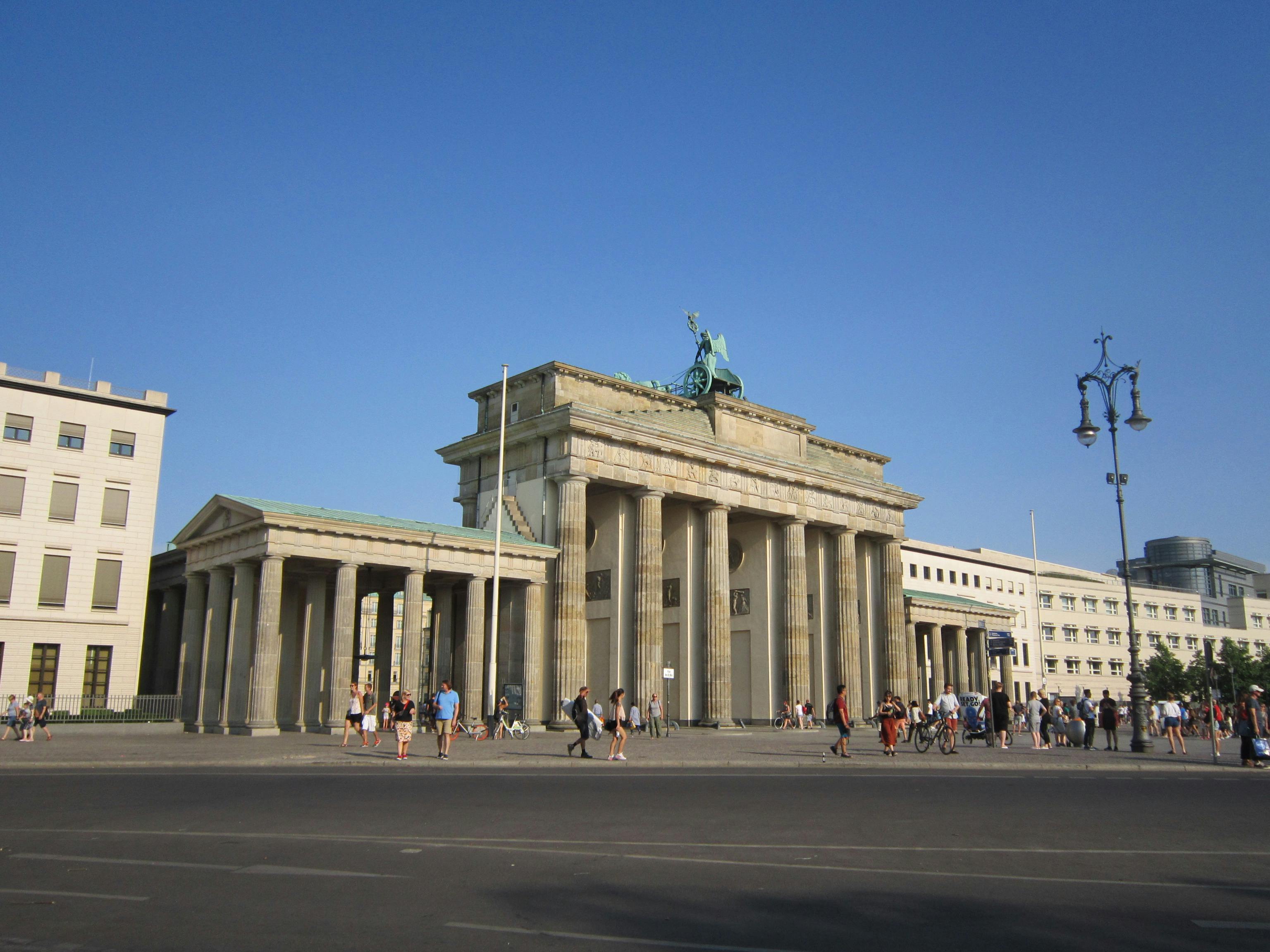 Berlin calls Europe’s immigration hard-liners to summit on asylum rules — Photo by Lajos Kristóf Kántor on Pexels