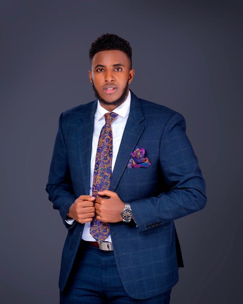 Free Businessman in a tailored suit, confident pose in studio setting. Stock Photo