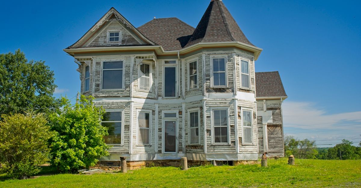 Explore this elegant, historic Victorian house in Marshall, Arkansas, showcasing classic architecture.