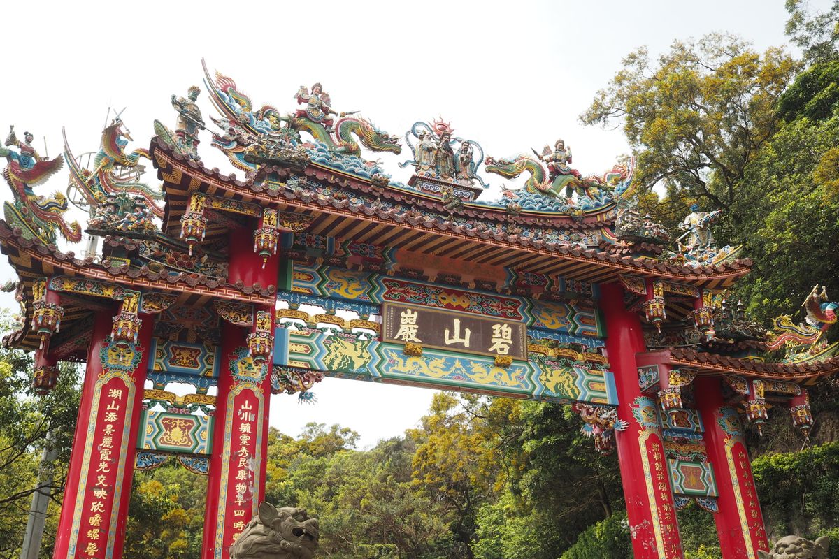 Explore the Western Hills and Dragon Gate