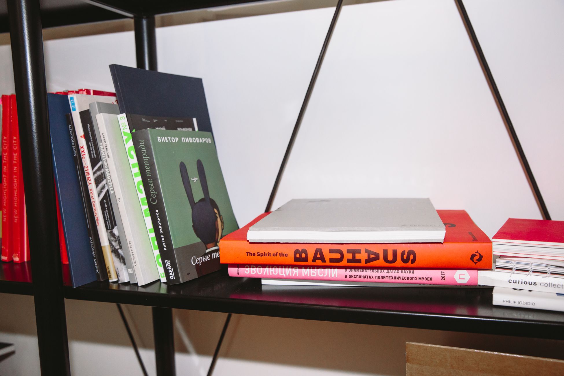 Nederlandse uitgevers sluiten boekenpact tegen AI-misbruik