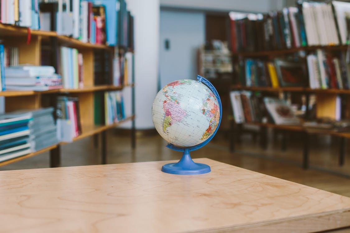 Photo De Globe Sur Table En Bois