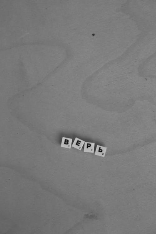 Monochromes Foto Von Scrabble Stücken