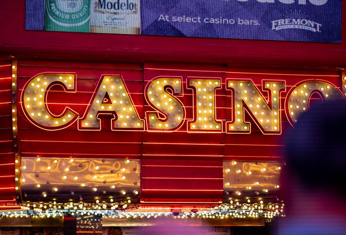 Online Casino: Spielautomaten und Live-Spiele im Überblick