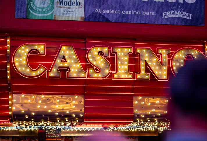 Online Casino: Spielautomaten und Live-Spiele im Überblick