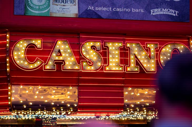 Online Casino: Spielautomaten und Live-Spiele im Überblick