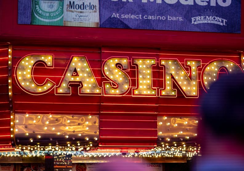 Online Casino: Spielautomaten und Live-Spiele im Überblick