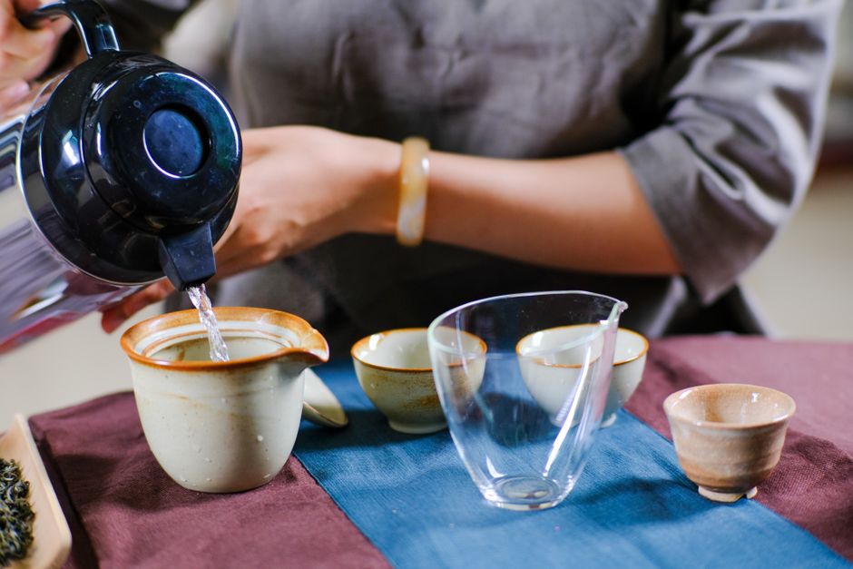 フエで行われる、伝統とマインドフルネスを重視した、静謐なベトナム茶道。