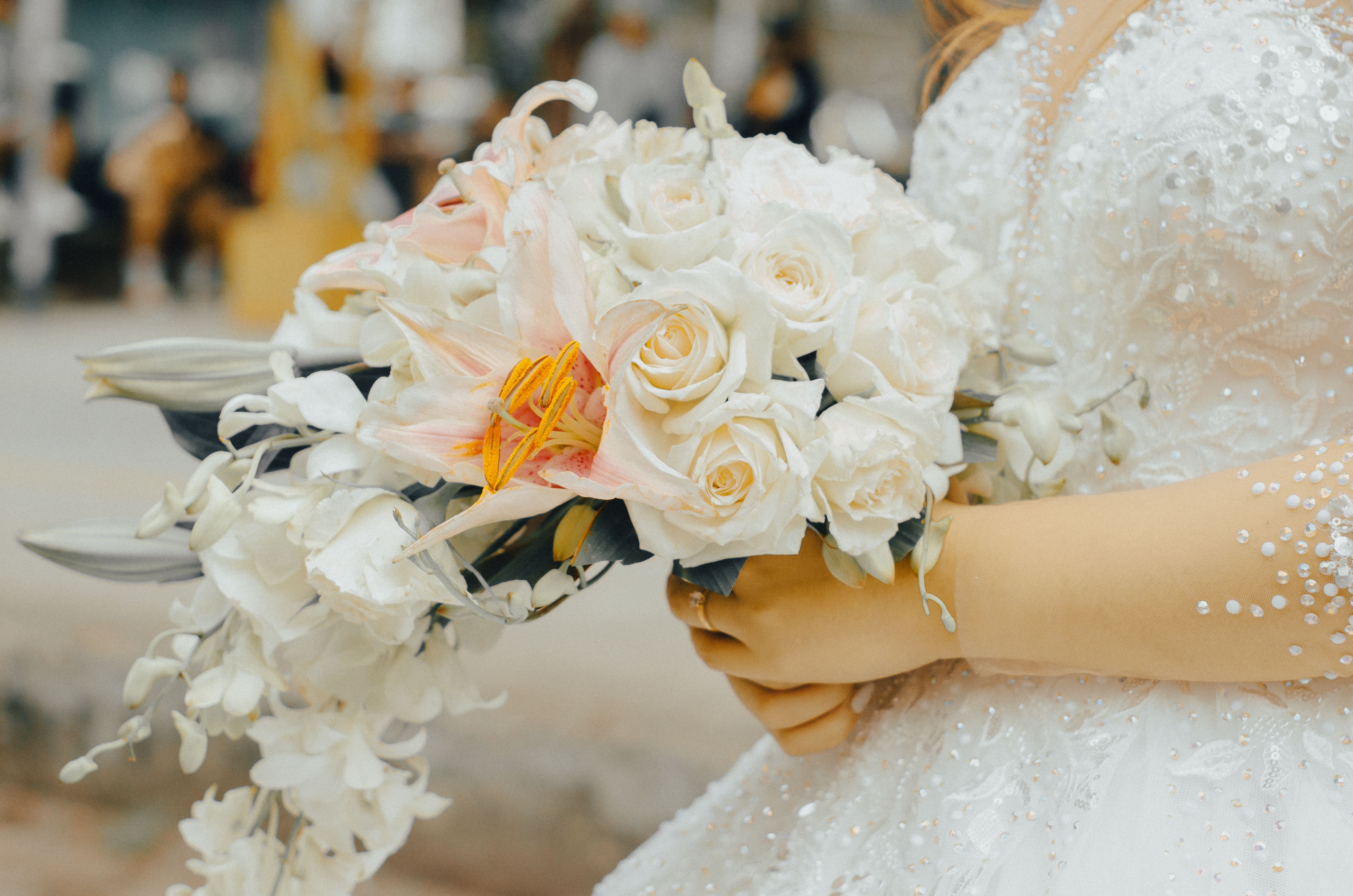 婚前百依百顺 婚后冷淡疏离 情感配图