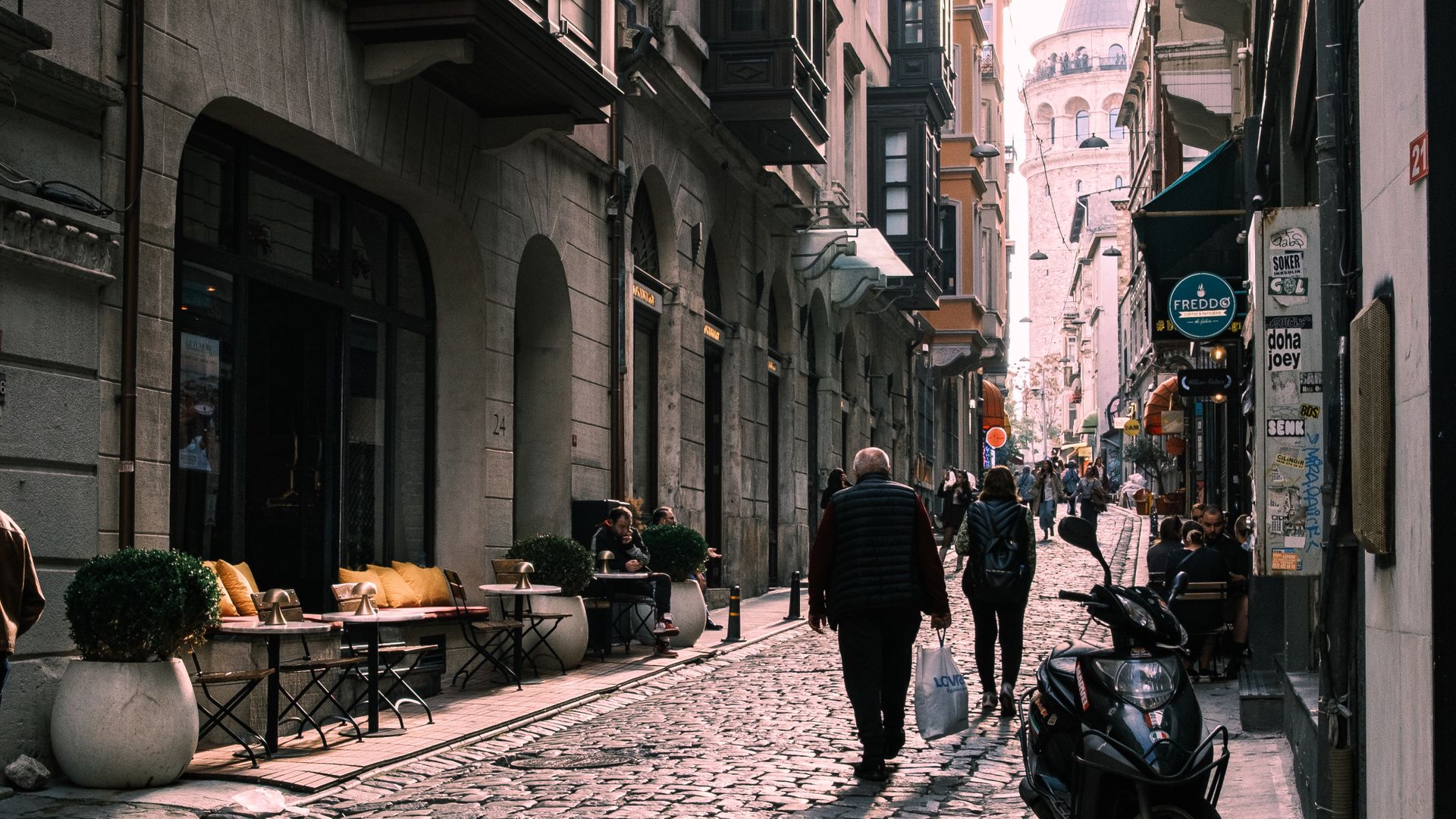 Slow Travel: How to Travel Longer for Less