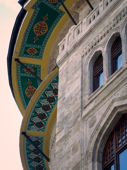 Free Close-up of an intricate architectural detail and ornate ceiling in İstanbul, Türkiye. Stock Photo