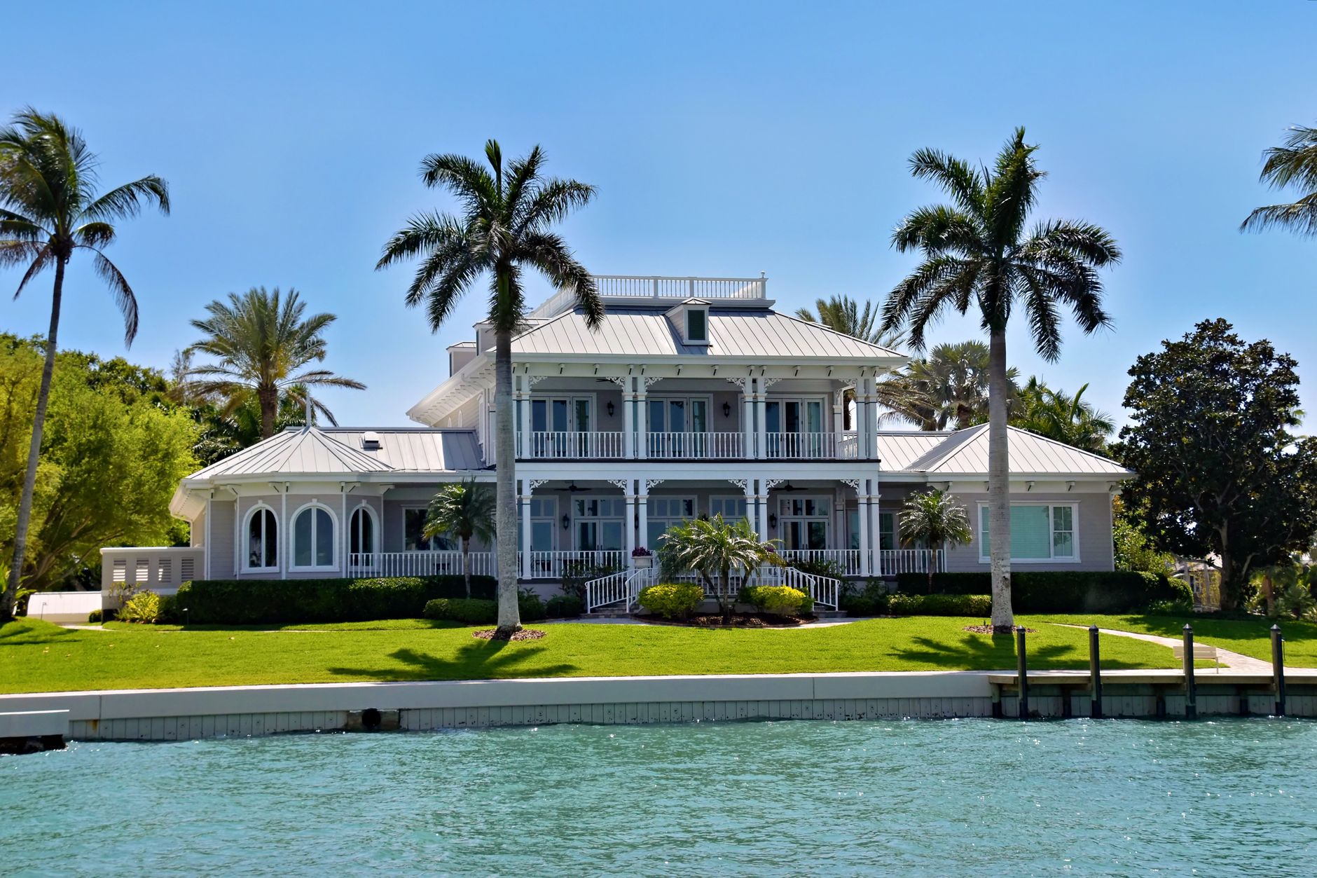 Smart Home Technology Features Defining Luxury in St. Petersburg