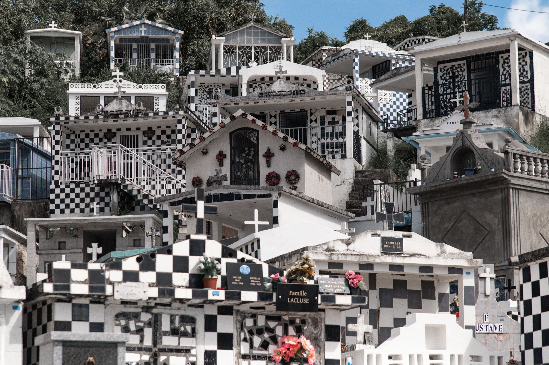 Popular sights in Grande Terre Landmarks in Grande Terre