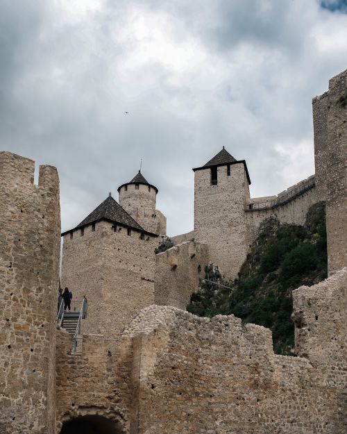 Free Historic stone fortress with towers and cloudy sky, showcasing medieval architecture's grandeur. Stock Photo