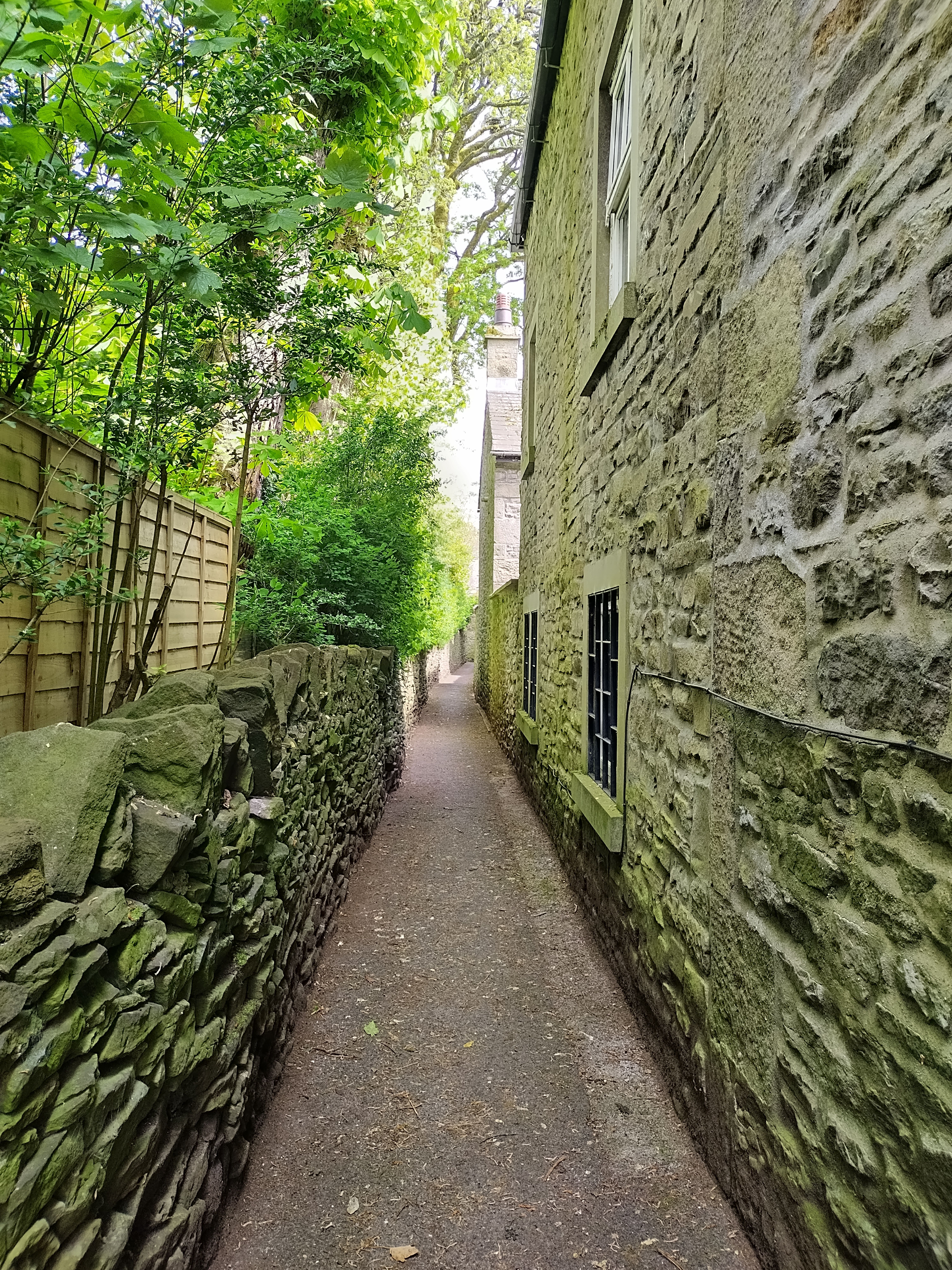 Narrow Stone Pathway between Historic Buildings · Free Stock Photo