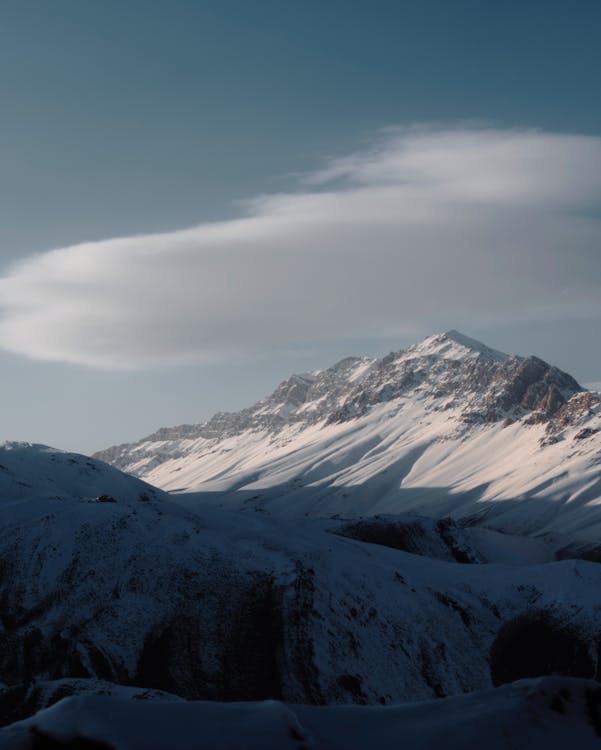 Fotos de stock gratuitas de belleza en la naturaleza, montaña, Montaña cubierta de nieve