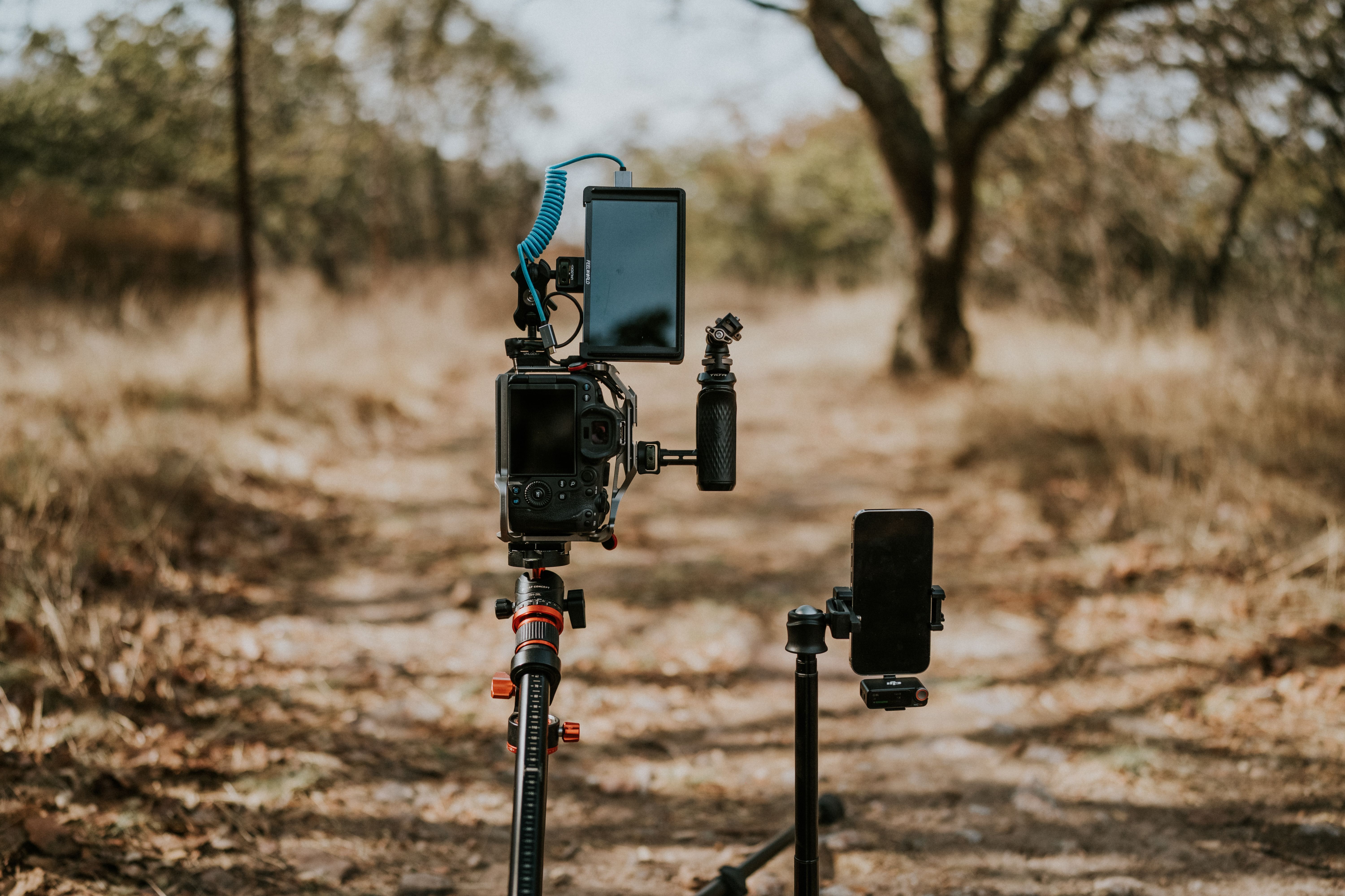 Professional camera setup on a tripod for outdoor photography in Guanajuato, Mexico.